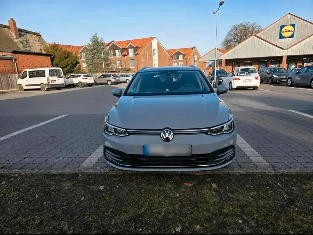 Gebraucht VW Golf VIII Life 150 PS (110 kW) 2024 Kombi