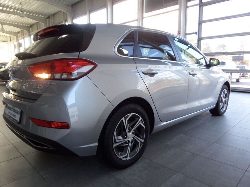 Gebraucht Hyundai i30 Edition 110 PS (80 kW) 2022 Silber Limousine