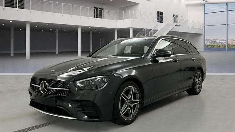 Grafit (metallic) Gebraucht 2021 Mercedes E220 AMG Kombi | 36.449 € (Etwas zu teuer) - Bild 1/4