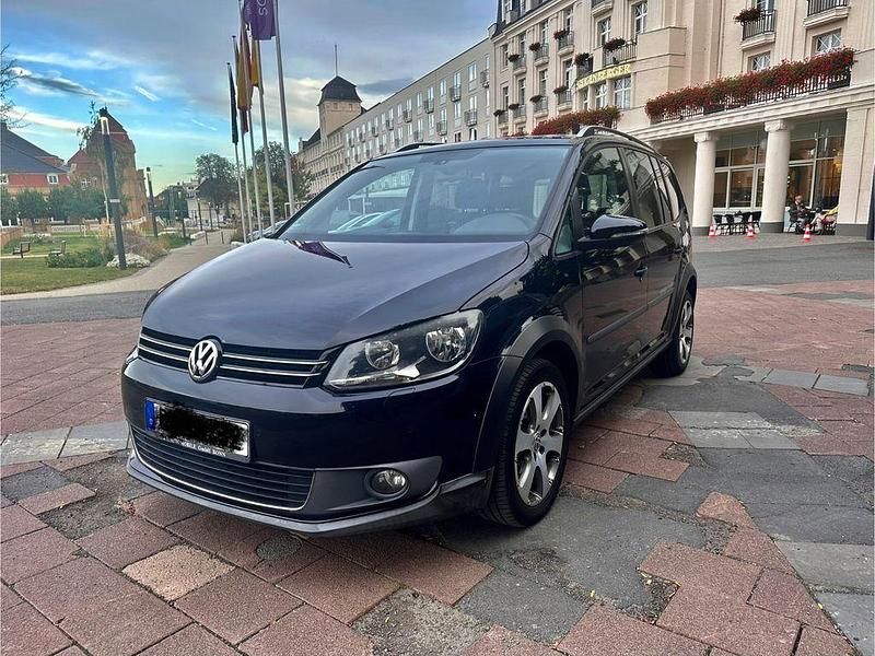 Schwarz Gebraucht 2011 VW Touran Cross Van / Kleinbus | 4.890 € (Superpreis) - Bild 1/4