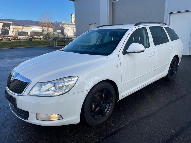 Weiß Gebraucht 2012 Skoda Octavia Kombi | 4.200 € (Superpreis) - Bild 1/4