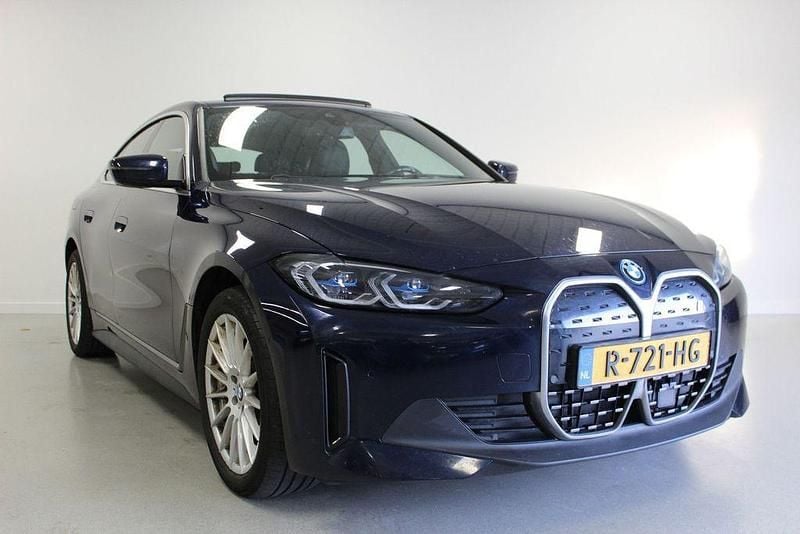Blau Gebraucht 2022 BMW i4 Executive Limousine | 30.439 € - Bild 1/4