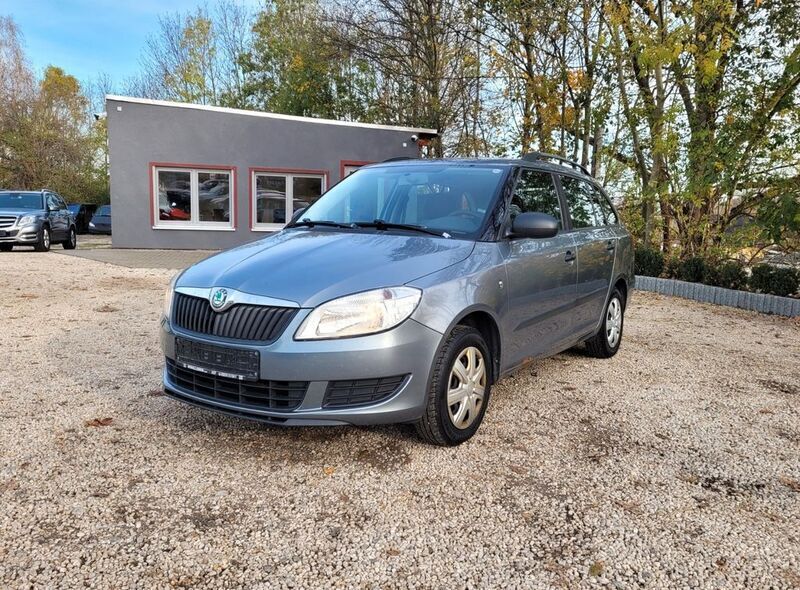 Platingrau metallic Gebraucht 2012 Skoda Fabia Cool Edition Kombi | 2.380 € (Fairer Preis) - Bild 1/4