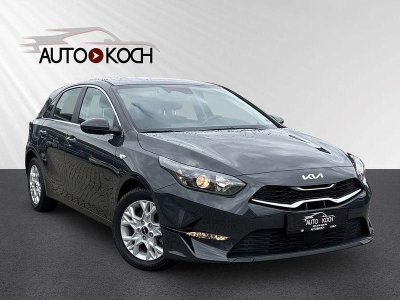 Grau Gebraucht 2024 Kia Ceed Vision Limousine | 22.590 € (Superpreis) - Bild 1/4