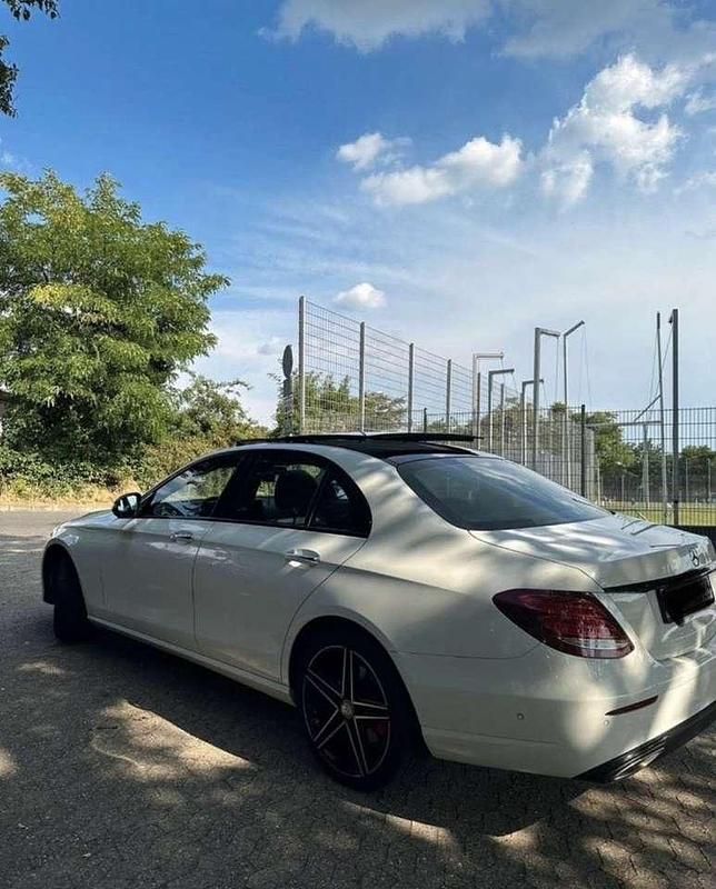 Gebraucht Mercedes E350 211 PS (155 kW) 2017 Weiß Limousine