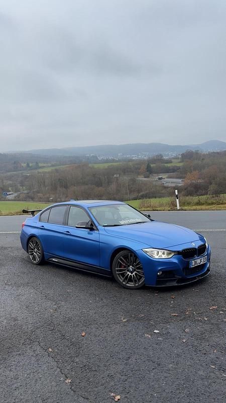 Blau Gebraucht 2013 BMW 335 M Performance Limousine | 22.999 € (Teuer) - Bild 1/4