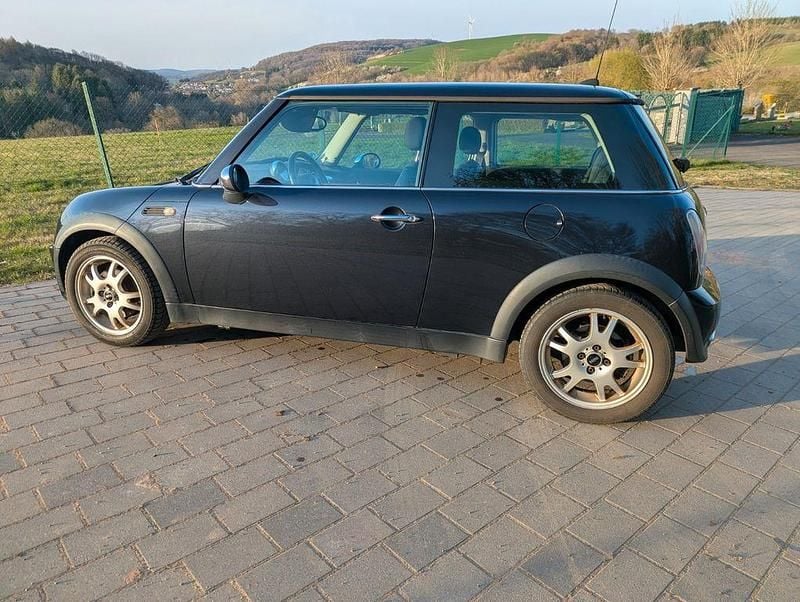 Gebraucht Mini ONE 90 PS (66 kW) 2005 Schwarz Kleinwagen