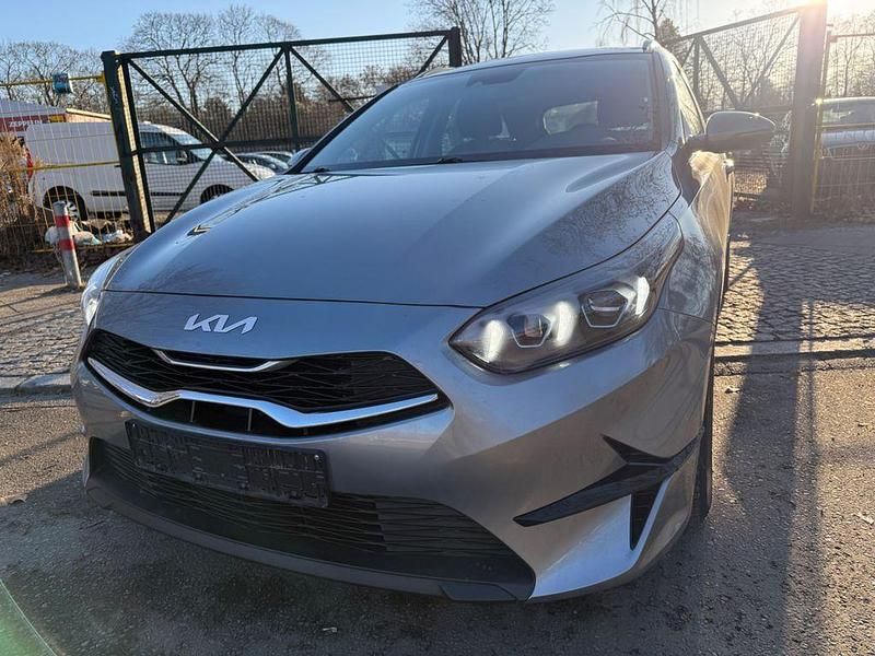 Silber Gebraucht 2022 Kia Ceed Sportswagon Platinum Edition Kombi | 16.700 € (Guter Preis) - Bild 1/4