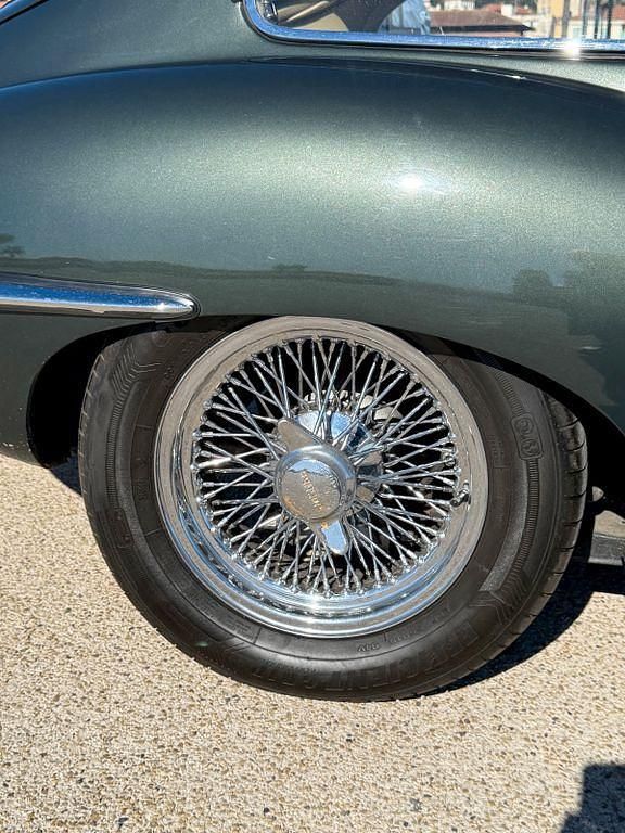 Second-hand Jaguar E-Type 265 CP (194 kW) 1965 Verde