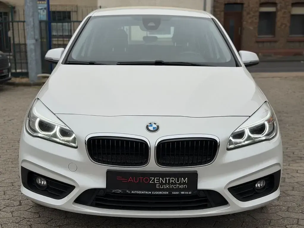 Używany BMW 218 Advantage 150 KM (110 kW) 2016 Biały Kombi