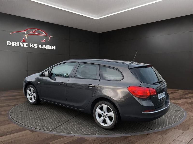 Gebraucht Opel Astra 140 PS (102 kW) 2015 Grau Kombi