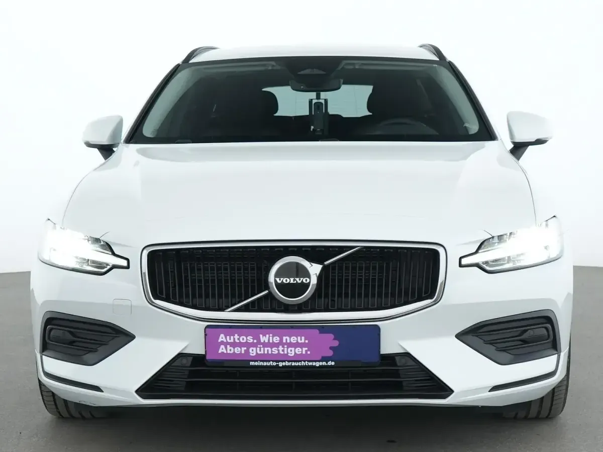 Gebraucht Volvo V60 Core 197 PS (144 kW) 2022 Crystal white Kombi