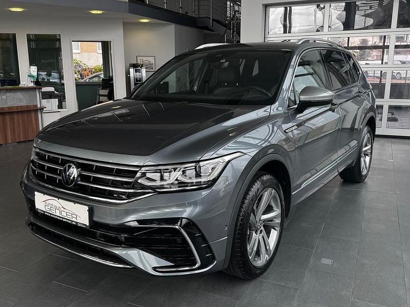 Grau Gebraucht 2022 VW Tiguan Allspace R-line SUV | 36.890 € (Etwas zu teuer) - Bild 1/4