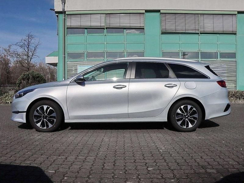 Gebraucht Kia Ceed 140 PS (102 kW) 2024 Grau Kleinwagen
