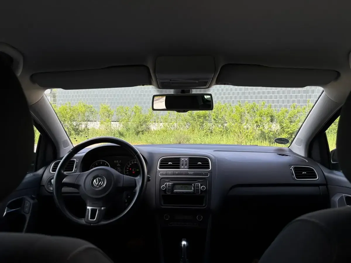 Gebraucht VW Polo Team 85 PS (62 kW) 2010 Schwarz Kleinwagen