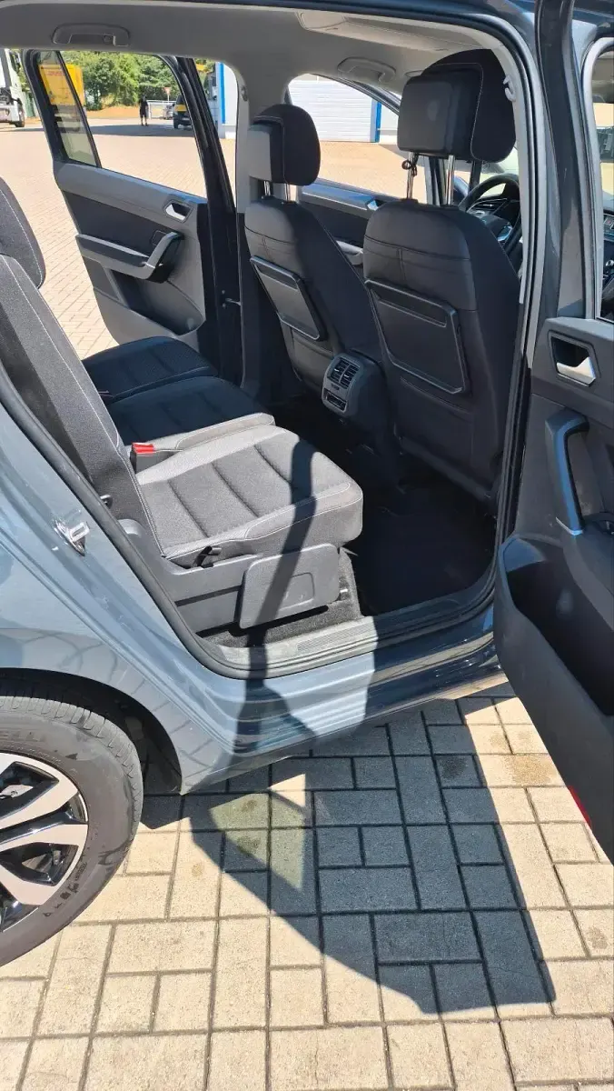 Gebraucht VW Touran Active 150 PS (110 kW) 2022 Grau Van / Kleinbus