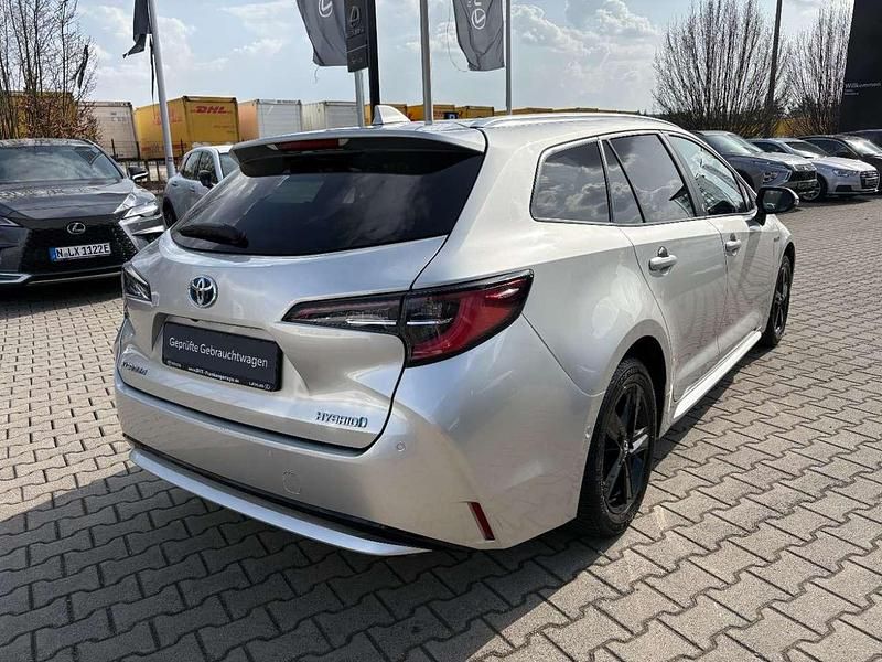Gebraucht Toyota Corolla Team 122 PS (89 kW) 2021 Precious silver metallic Kombi