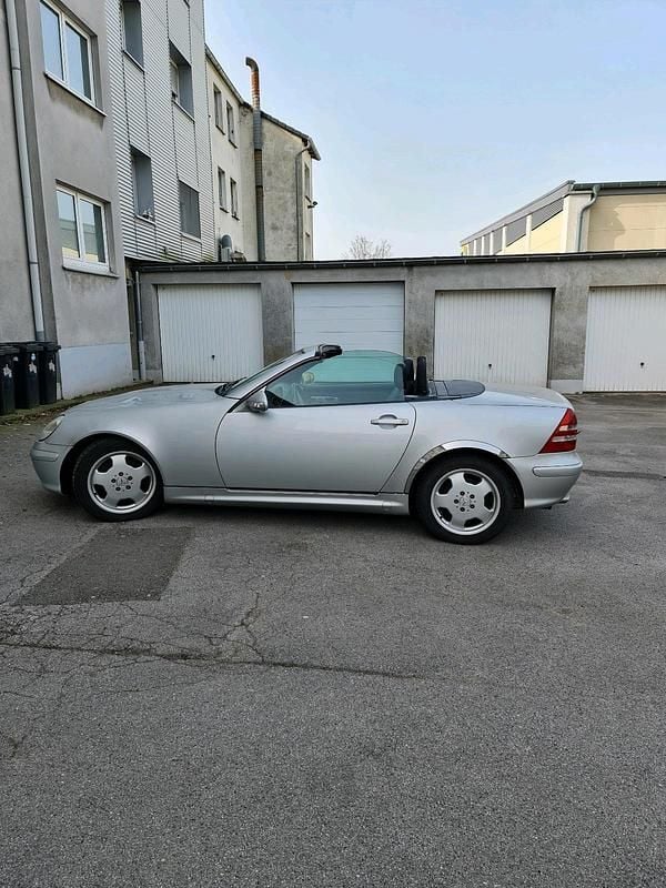 Gebraucht Mercedes SLK200 163 PS (119 kW) 2002 Silber Cabrio