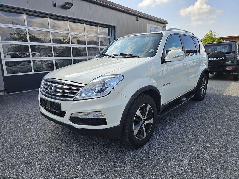 Weiß Gebraucht 2017 Ssangyong (KGM) Rexton SUV | 14.950 € - Bild 1/4