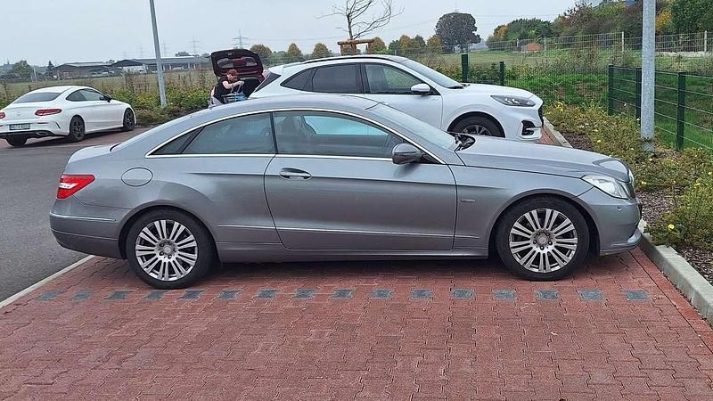 Gebraucht Mercedes E250 Avantgarde 204 PS (150 kW) 2009 Coupé