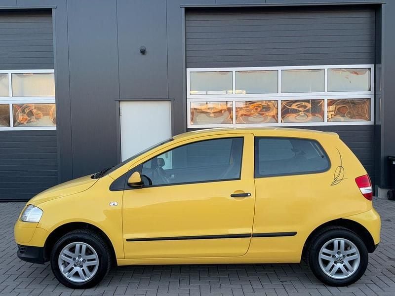Gebraucht VW Fox Basis 75 PS (55 kW) 2005 Gelb Kleinwagen