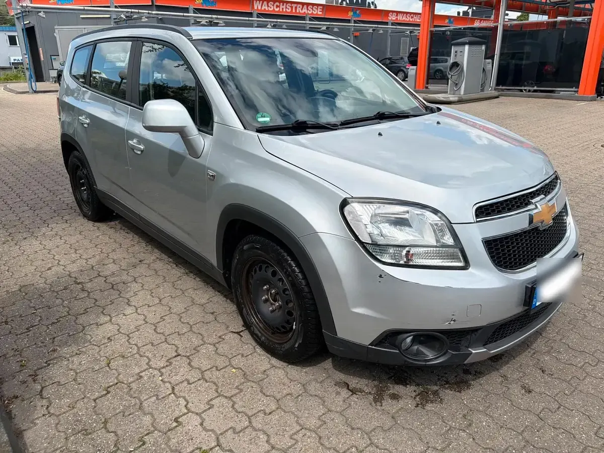 Gebraucht Chevrolet Orlando 141 PS (103 kW) 2013 Silber Van / Kleinbus