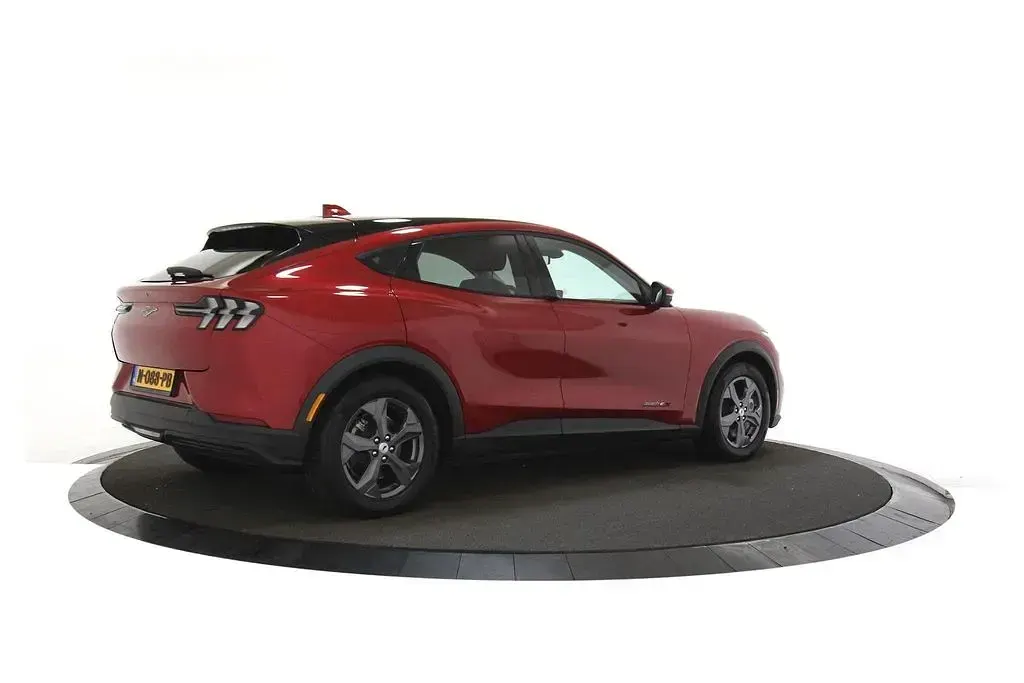 Gebraucht Ford Mustang Mach-E 216 kW (294 PS) 2021 Rot SUV