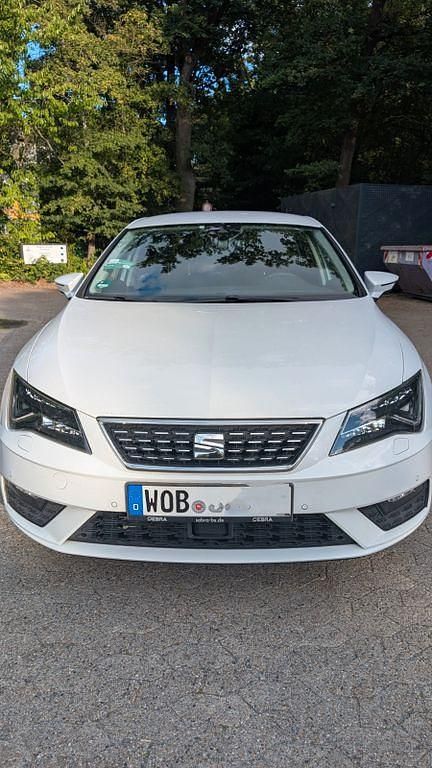 Weiß Gebraucht 2017 Seat Leon XCELLENCE Limousine | 11.600 € (Guter Preis) - Bild 1/4