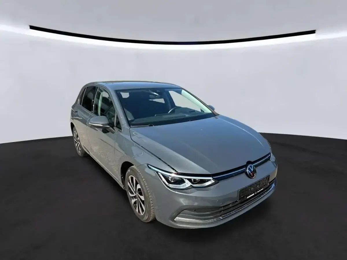 Second-hand VW Golf VIII Active 150 CP (110 kW) 2023 Gri Berlinǎ