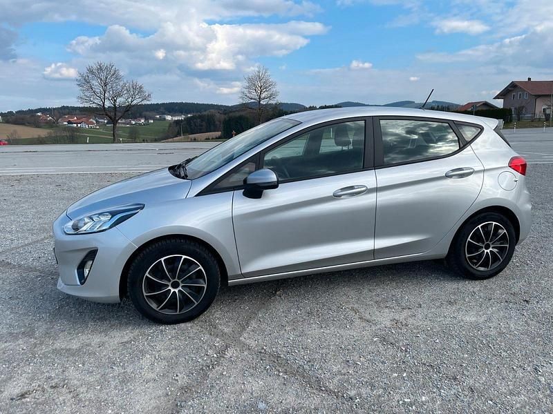 Gebraucht Ford Fiesta 101 PS (74 kW) 2018 Silber Kleinwagen