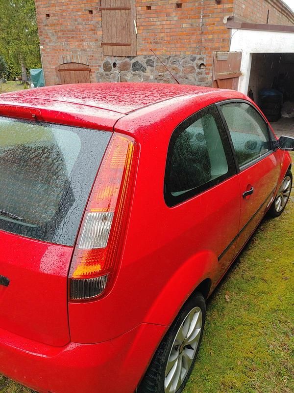 Gebraucht Ford Fiesta 60 PS (44 kW) 2003 Rot Kleinwagen