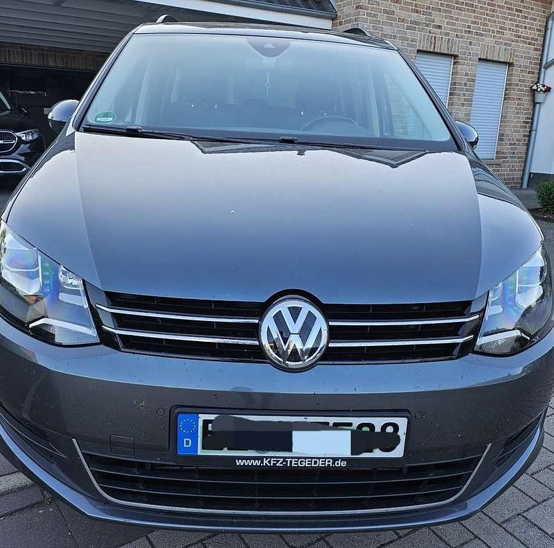 Gebraucht VW Sharan Comfortline 150 PS (110 kW) 2018 Grau Van / Kleinbus