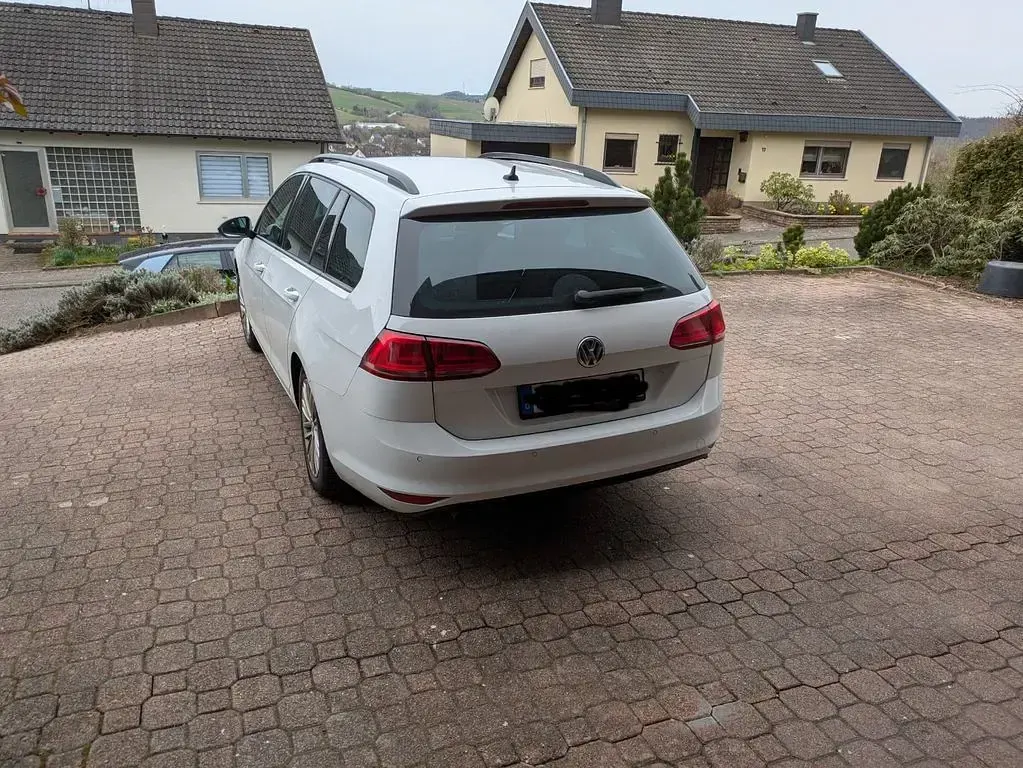 Gebraucht VW Golf VII Trendline 110 PS (80 kW) 2014 Weiß Kombi