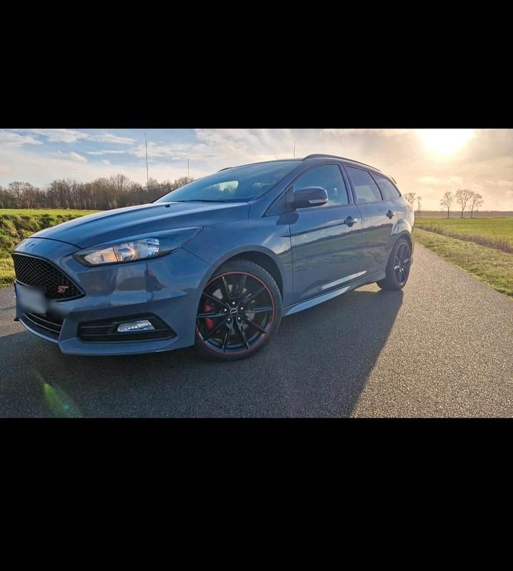 Gebraucht Ford Focus ST 185 PS (136 kW) 2017 Grau Kombi