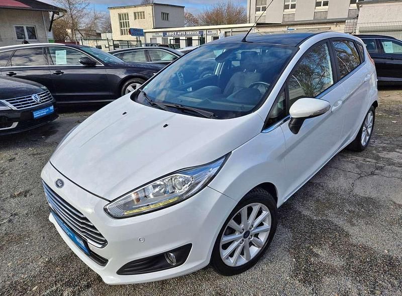 Gebraucht Ford Fiesta Titanium 101 PS (74 kW) 2016 Weiß Kleinwagen