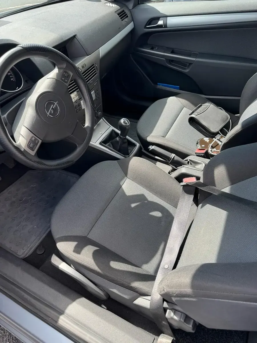 Gebraucht Opel Astra GTC 90 PS (66 kW) 2005 Silber Coupé