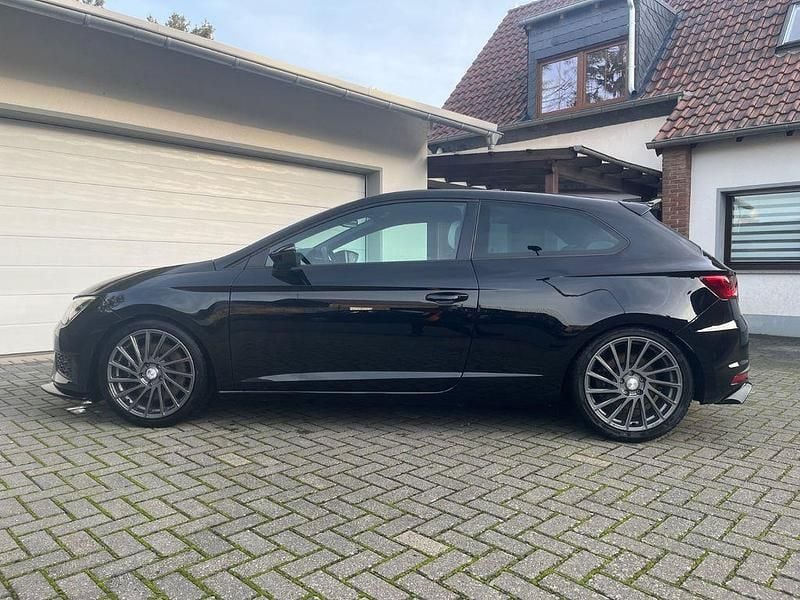 Schwarz Gebraucht 2016 Seat Leon SC Cupra 290 Kleinwagen | 16.000 € (Fairer Preis) - Bild 1/4