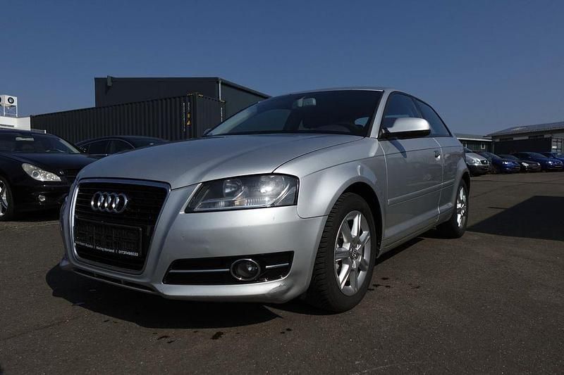 Gebraucht Audi A3 Ambiente 125 PS (91 kW) 2011 Silber Kleinwagen