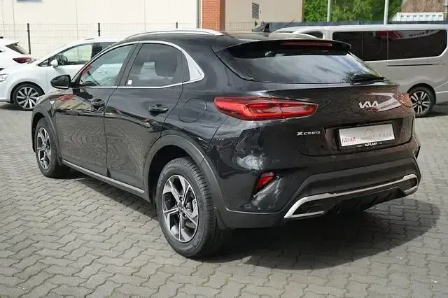 Neu Kia XCeed 150 PS (110 kW) 2026 Magmarotmet. SUV
