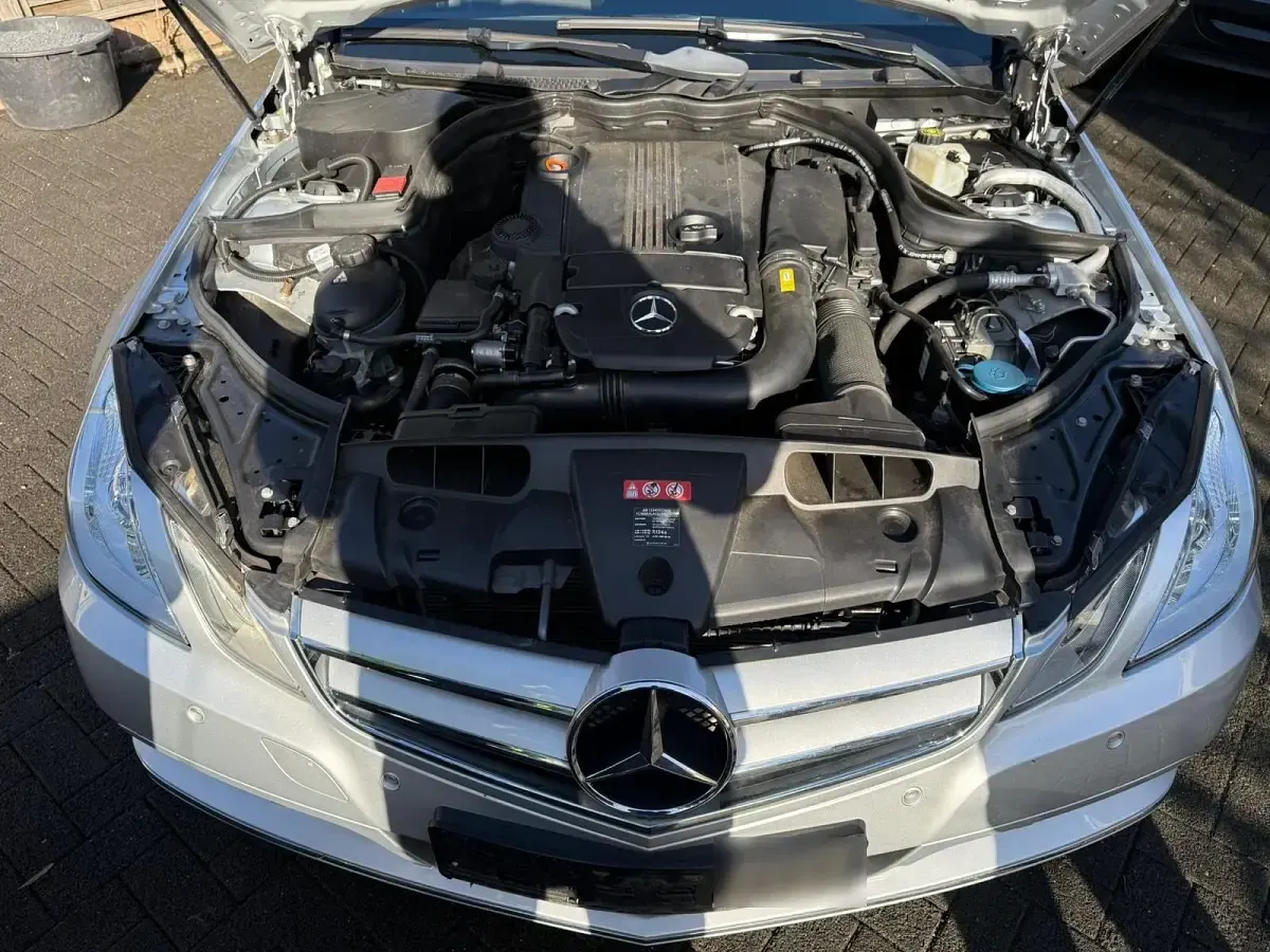 Gebraucht Mercedes E200 184 PS (135 kW) 2012 Silber Coupé