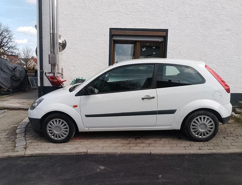 Gebraucht Ford Fiesta 60 PS (44 kW) 2006 Weiß Kleinwagen
