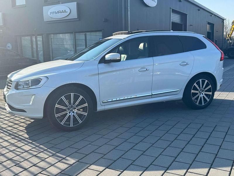 Gebraucht Volvo XC60 Summum 190 PS (139 kW) 2016 Chrystal white SUV