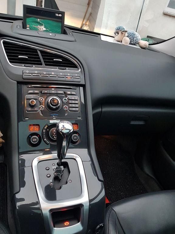 Weiß Gebraucht 2011 Peugeot 5008 Platinum Van / Kleinbus | 2.200 € (Guter Preis) - Bild 1/4