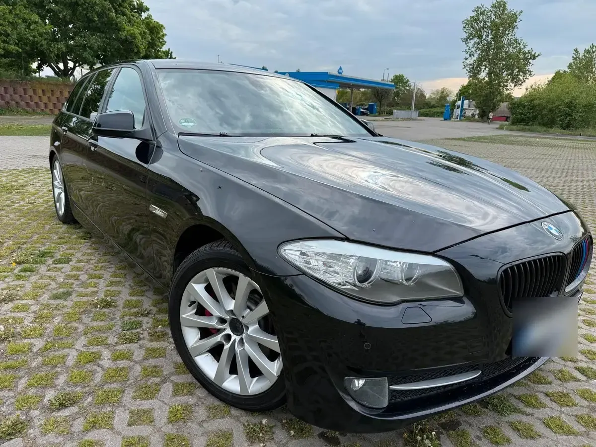 Gebraucht BMW 530 204 PS (150 kW) 2011 Schwarz Kombi