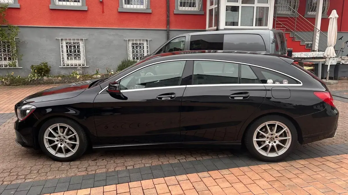 Gebraucht Mercedes CLA220 Shooting Brake 177 PS (130 kW) 2018 Schwarz Kombi