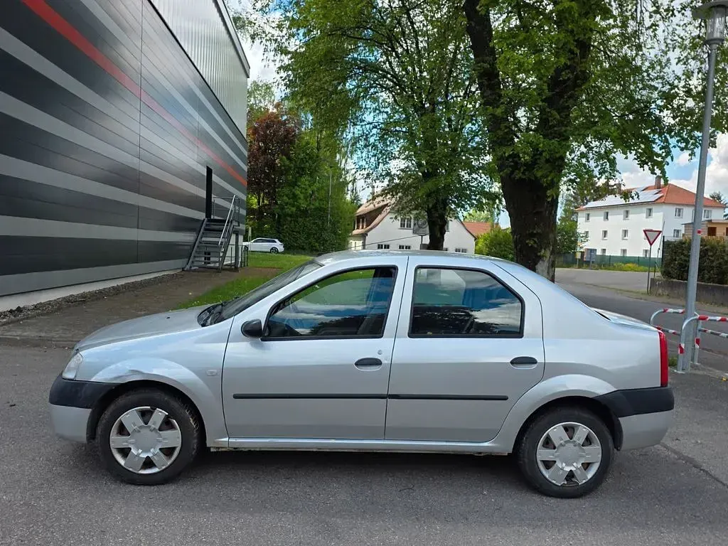 Używany Dacia Logan 75 KM (55 kW) 2008 Srebrny Sedan/Limuzyna