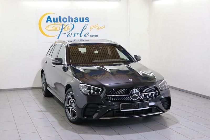 Grau Gebraucht 2022 Mercedes E300 AMG line Limousine | 34.990 € (Guter Preis) - Bild 1/4