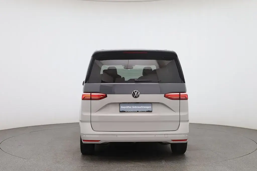 Gebraucht VW Multivan Life 136 PS (100 kW) 2023 Grau Van / Kleinbus