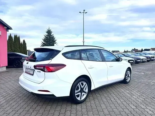 Gebraucht Ford Focus Cool & Connect 125 PS (91 kW) 2022 Weiß Limousine