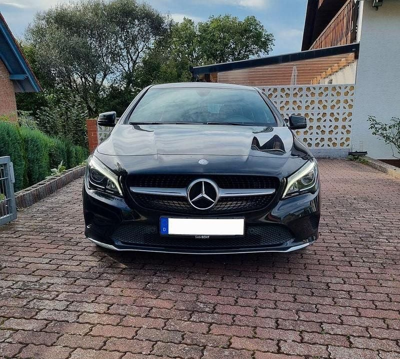 Schwarz Gebraucht 2016 Mercedes CLA250 Shooting Brake Kombi | 16.500 € (Superpreis) - Bild 1/4